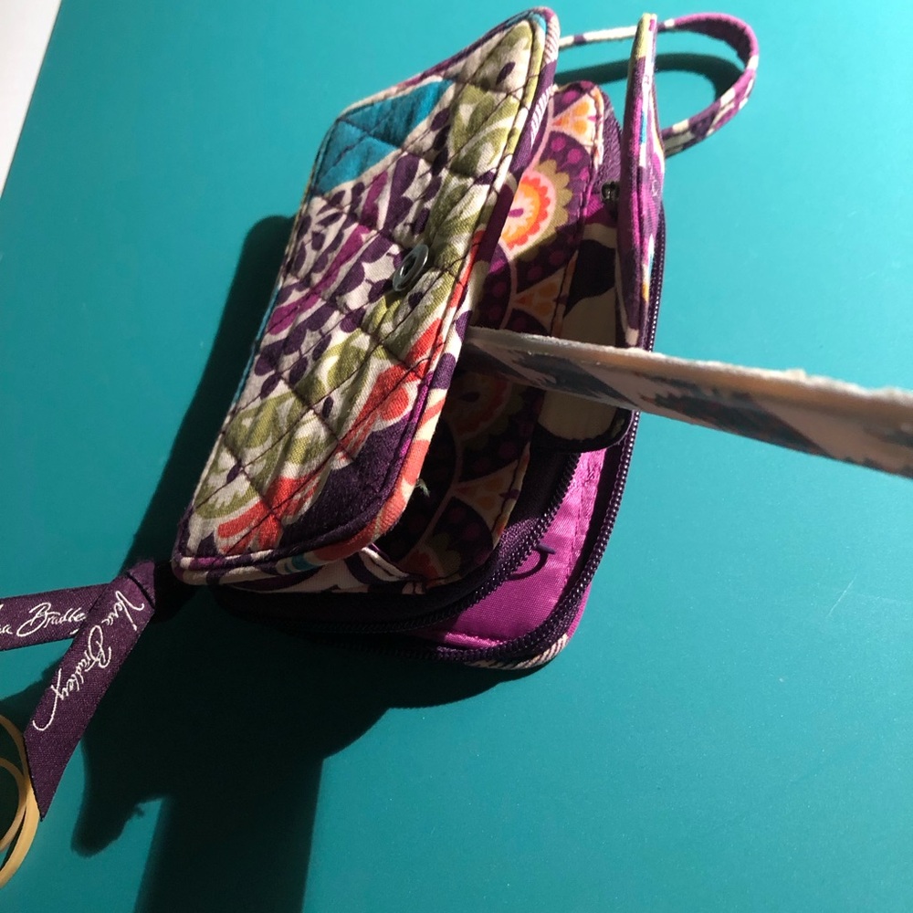 Vera Bradley Wristlet - GUC - Picture 4 of 8